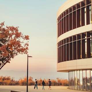 Students walking past LMU library towards the bluff